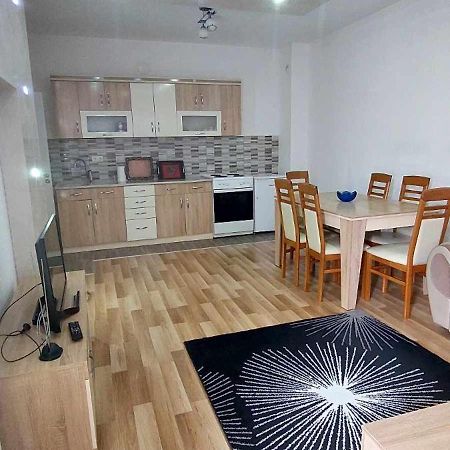 Aria Apartment Mitrovica Bagian luar foto